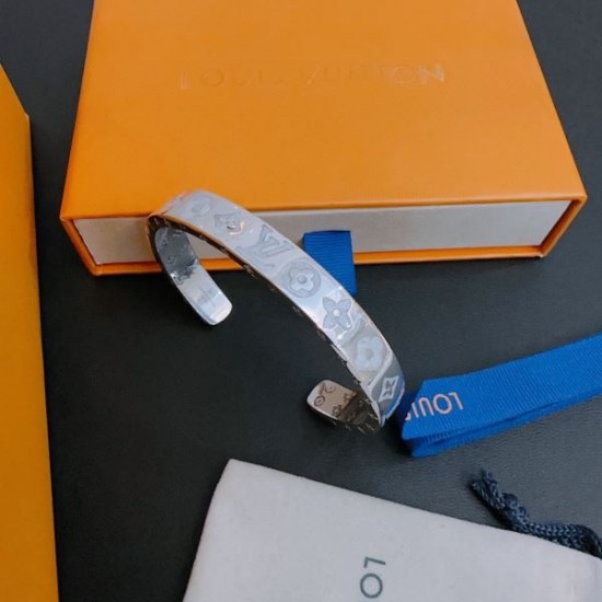 春夏の新作登場 2024SS ブレスレット LOUIS VUITTON ルイヴィトン 春夏の新作登場 2024SS ブレスレット LOUIS VUITTON ルイヴィトン