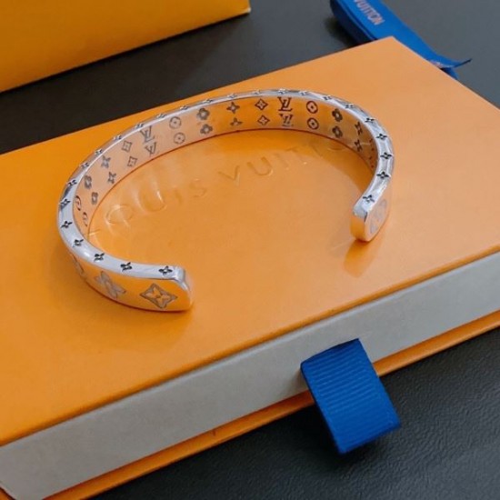 春夏の新作登場 2024SS ブレスレット LOUIS VUITTON ルイヴィトン 春夏の新作登場 2024SS ブレスレット LOUIS VUITTON ルイヴィトン