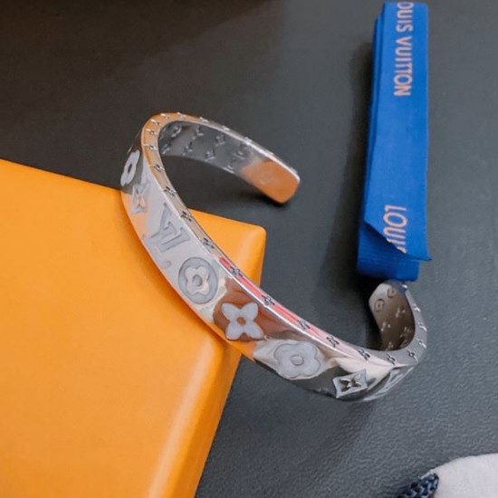 春夏の新作登場 2024SS ブレスレット LOUIS VUITTON ルイヴィトン 春夏の新作登場 2024SS ブレスレット LOUIS VUITTON ルイヴィトン