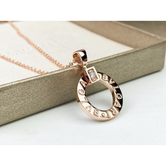 夏に向けて使えるスタイル 2024SS ネックレス BVLGARI ブルガリ 夏に向けて使えるスタイル 2024SS ネックレス BVLGARI ブルガリ