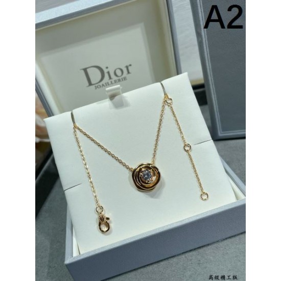上品なカジュアルコーデに 2024SS ネックレス DIOR ディオール 上品なカジュアルコーデに 2024SS ネックレス DIOR ディオール