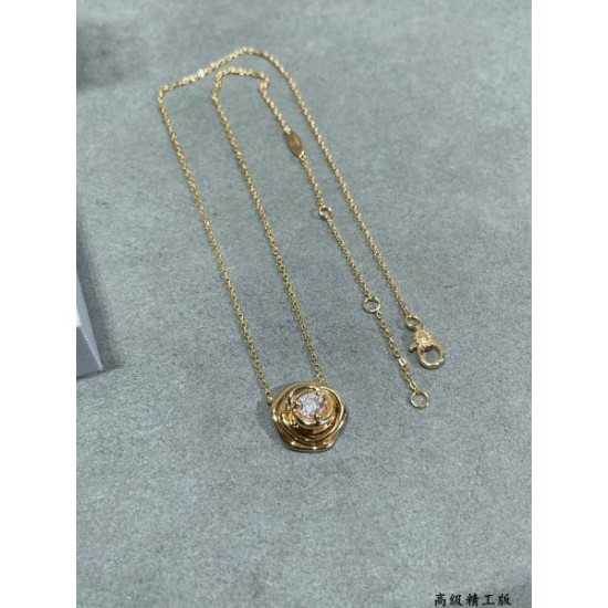 上品なカジュアルコーデに 2024SS ネックレス DIOR ディオール 上品なカジュアルコーデに 2024SS ネックレス DIOR ディオール