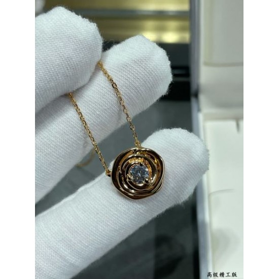 上品なカジュアルコーデに 2024SS ネックレス DIOR ディオール 上品なカジュアルコーデに 2024SS ネックレス DIOR ディオール