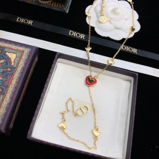 上品カジュアルな雰囲気に 2024SS ネックレス DIOR ディオール 上品カジュアルな雰囲気に 2024SS ネックレス DIOR ディオール