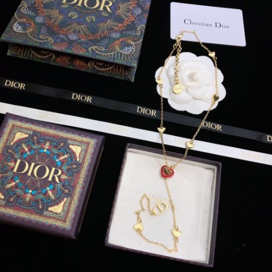 上品カジュアルな雰囲気に 2024SS ネックレス DIOR ディオール 上品カジュアルな雰囲気に 2024SS ネックレス DIOR ディオール