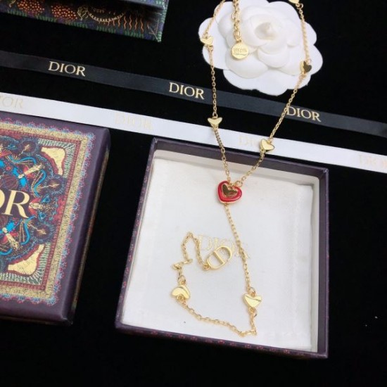 上品カジュアルな雰囲気に 2024SS ネックレス DIOR ディオール 上品カジュアルな雰囲気に 2024SS ネックレス DIOR ディオール