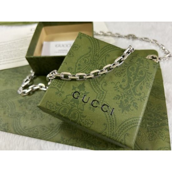 今年の春夏コーデに活躍する 2024SS ネックレス GUCCI グッチ 今年の春夏コーデに活躍する 2024SS ネックレス GUCCI グッチ