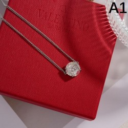 SALEお得にGET 2024SS ネックレス VALENTINO ヴァレンティノ
