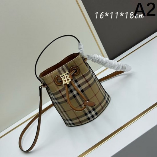 春夏の必需アイテム 2024SS トートバッグ BURBERRY バーバリー 春夏の必需アイテム 2024SS トートバッグ BURBERRY バーバリー