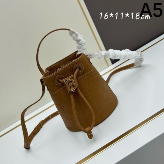 春夏の必需アイテム 2024SS トートバッグ BURBERRY バーバリー 春夏の必需アイテム 2024SS トートバッグ BURBERRY バーバリー