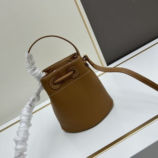 春夏の必需アイテム 2024SS トートバッグ BURBERRY バーバリー 春夏の必需アイテム 2024SS トートバッグ BURBERRY バーバリー