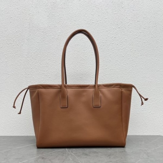 夏に向けて使えるスタイル 2024SS トートバッグ CELINE セリーヌ 夏に向けて使えるスタイル 2024SS トートバッグ CELINE セリーヌ