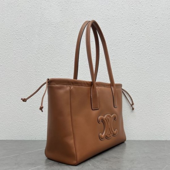 夏に向けて使えるスタイル 2024SS トートバッグ CELINE セリーヌ 夏に向けて使えるスタイル 2024SS トートバッグ CELINE セリーヌ