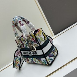 春夏のコレクションで新作 2024SS トートバッグ DIOR ディオール