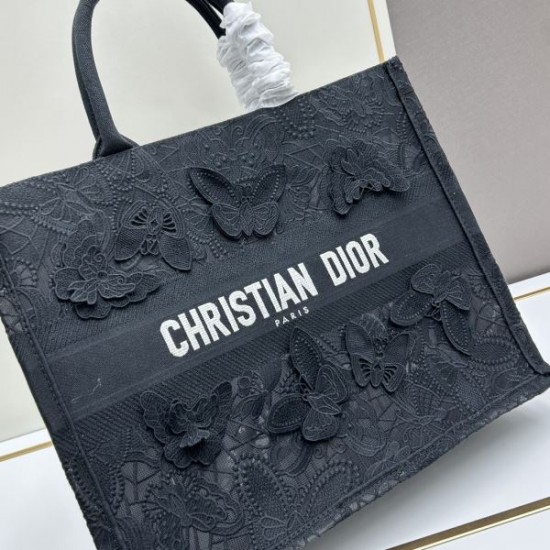 上品なカジュアルコーデに 2024SS トートバッグ DIOR ディオール 上品なカジュアルコーデに 2024SS トートバッグ DIOR ディオール
