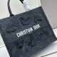 上品なカジュアルコーデに 2024SS トートバッグ DIOR ディオール 上品なカジュアルコーデに 2024SS トートバッグ DIOR ディオール