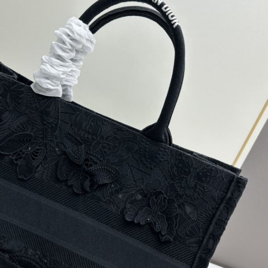 上品なカジュアルコーデに 2024SS トートバッグ DIOR ディオール 上品なカジュアルコーデに 2024SS トートバッグ DIOR ディオール