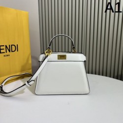 定番のストリートスタイル 2024SS トートバッグ FENDI フェンデイ