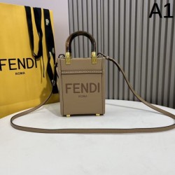 この夏は目を引くスタイル 2024SS トートバッグ FENDI フェンデイ