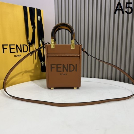 この夏は目を引くスタイル 2024SS トートバッグ FENDI フェンデイ