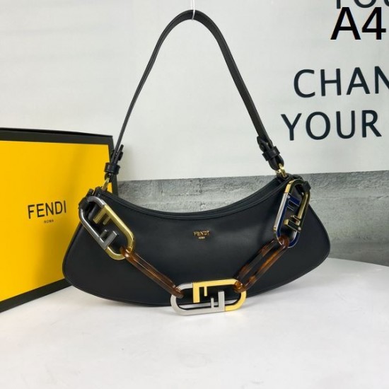 著名人やセレブも愛用する 2024SS トートバッグ FENDI フェンデイ 著名人やセレブも愛用する 2024SS トートバッグ FENDI フェンデイ
