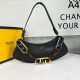 著名人やセレブも愛用する 2024SS トートバッグ FENDI フェンデイ 著名人やセレブも愛用する 2024SS トートバッグ FENDI フェンデイ