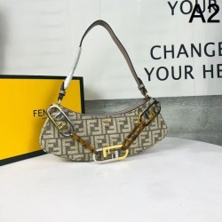 季節の変わり目に活躍する 2024SS トートバッグ FENDI フェンデイ