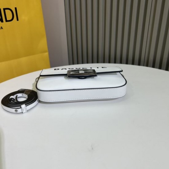 この夏を迎える人気新作 2024SS ショルダーバッグ FENDI フェンデイ この夏を迎える人気新作 2024SS ショルダーバッグ FENDI フェンデイ