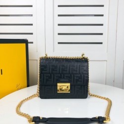 今年の春夏先行販売新作 2024SS ショルダーバッグ FENDI フェンデイ