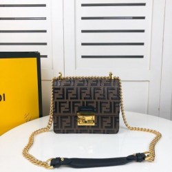 今年の春夏先行販売新作 2024SS ショルダーバッグ FENDI フェンデイ