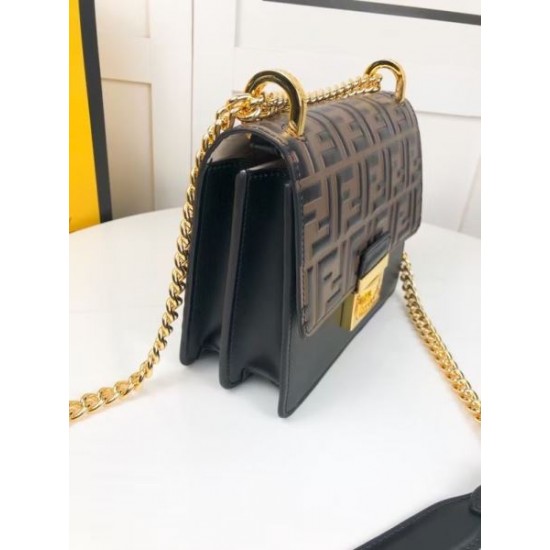 今年の春夏先行販売新作 2024SS ショルダーバッグ FENDI フェンデイ 今年の春夏先行販売新作 2024SS ショルダーバッグ FENDI フェンデイ