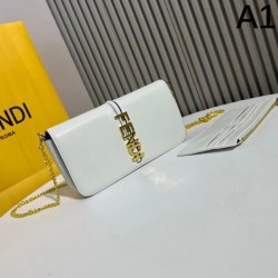 大注目を浴びる春夏新作 2024SS ショルダーバッグ FENDI フェンデイ