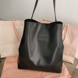 着やすい色味 2024SS トートバッグ MIU MIU ミュウミュウ