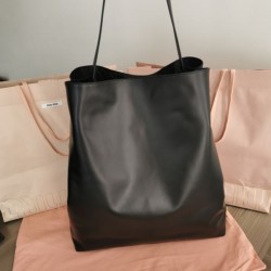 着やすい色味 2024SS トートバッグ MIU MIU ミュウミュウ