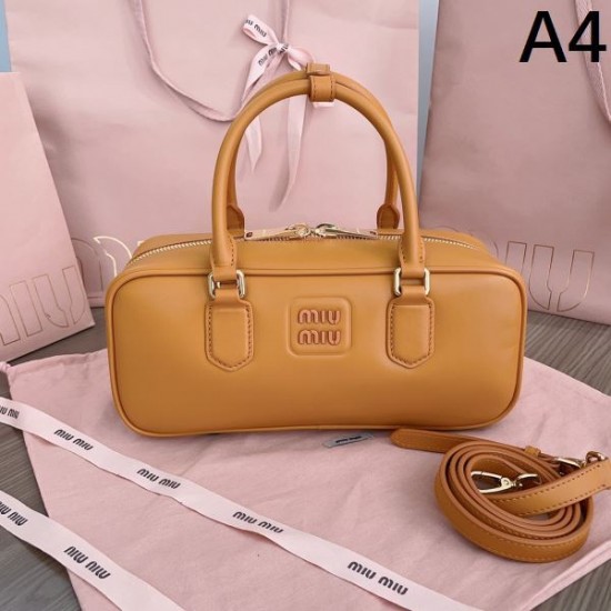 海外限定新作 2024SS トートバッグ MIU MIU ミュウミュウ