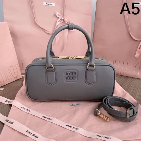 海外限定新作 2024SS トートバッグ MIU MIU ミュウミュウ