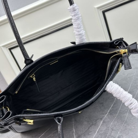 オシャレに圧倒的な人気の 2024SS トートバッグ PRADA プラダ