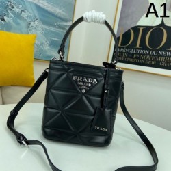 新作エレガントに着こなす 2024SS トートバッグ PRADA プラダ