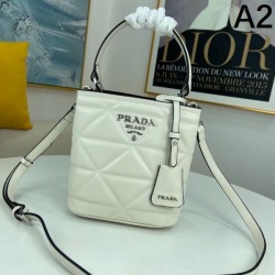 新作エレガントに着こなす 2024SS トートバッグ PRADA プラダ