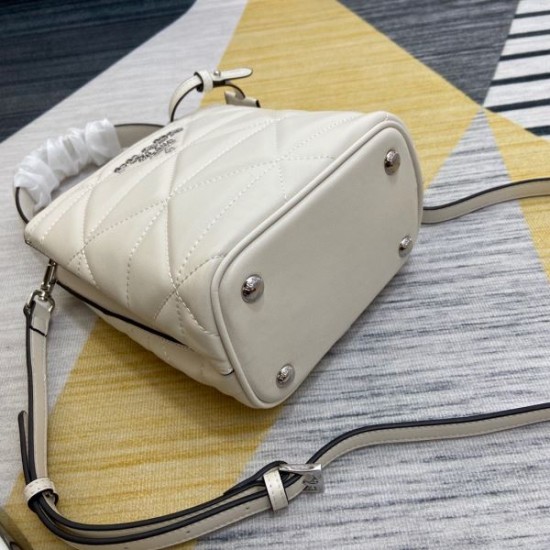 新作エレガントに着こなす 2024SS トートバッグ PRADA プラダ 新作エレガントに着こなす 2024SS トートバッグ PRADA プラダ