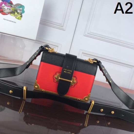 大注目国内完売数量限定 2024SS ショルダーバッグ PRADA プラダ 大注目国内完売数量限定 2024SS ショルダーバッグ PRADA プラダ
