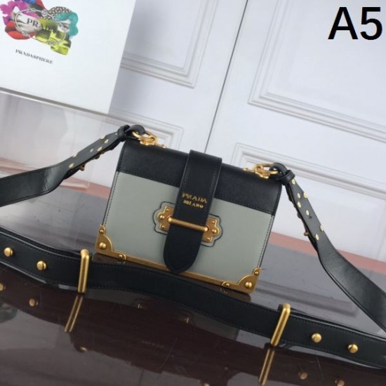 大注目国内完売数量限定 2024SS ショルダーバッグ PRADA プラダ 大注目国内完売数量限定 2024SS ショルダーバッグ PRADA プラダ