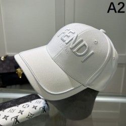 2024SS 帽子 FENDI フェンデイ ジュアル感強めの着 