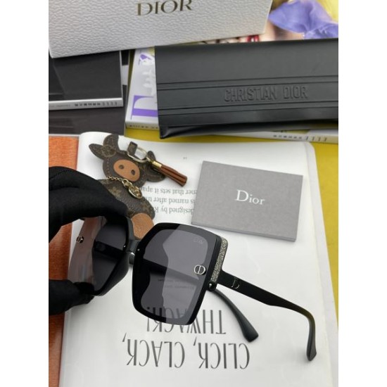 DIOR ディオール 2024SS サングラス 夏に必須の定番アイテム DIOR ディオール 2024SS サングラス 夏に必須の定番アイテム