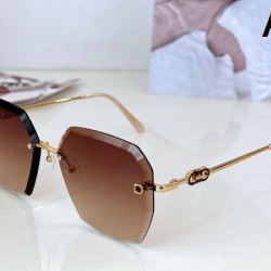 FERRAGAMO サルヴァトーレ フェラガモ 2024SS サングラス コーデの主役
