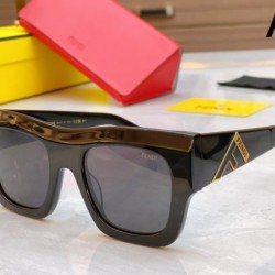 FENDI フェンデイ 2024SS サングラス 雑誌も街も人気アイテム