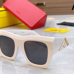 FENDI フェンデイ 2024SS サングラス 雑誌も街も人気アイテム