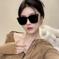GUCCI グッチ 2024SS サングラス 都会的な印象のスタイル