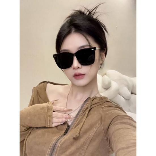 GUCCI グッチ 2024SS サングラス 都会的な印象のスタイル GUCCI グッチ 2024SS サングラス 都会的な印象のスタイル