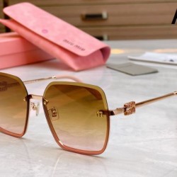 MIU MIU ミュウミュウ 2024SS サングラス 春夏期間大活躍